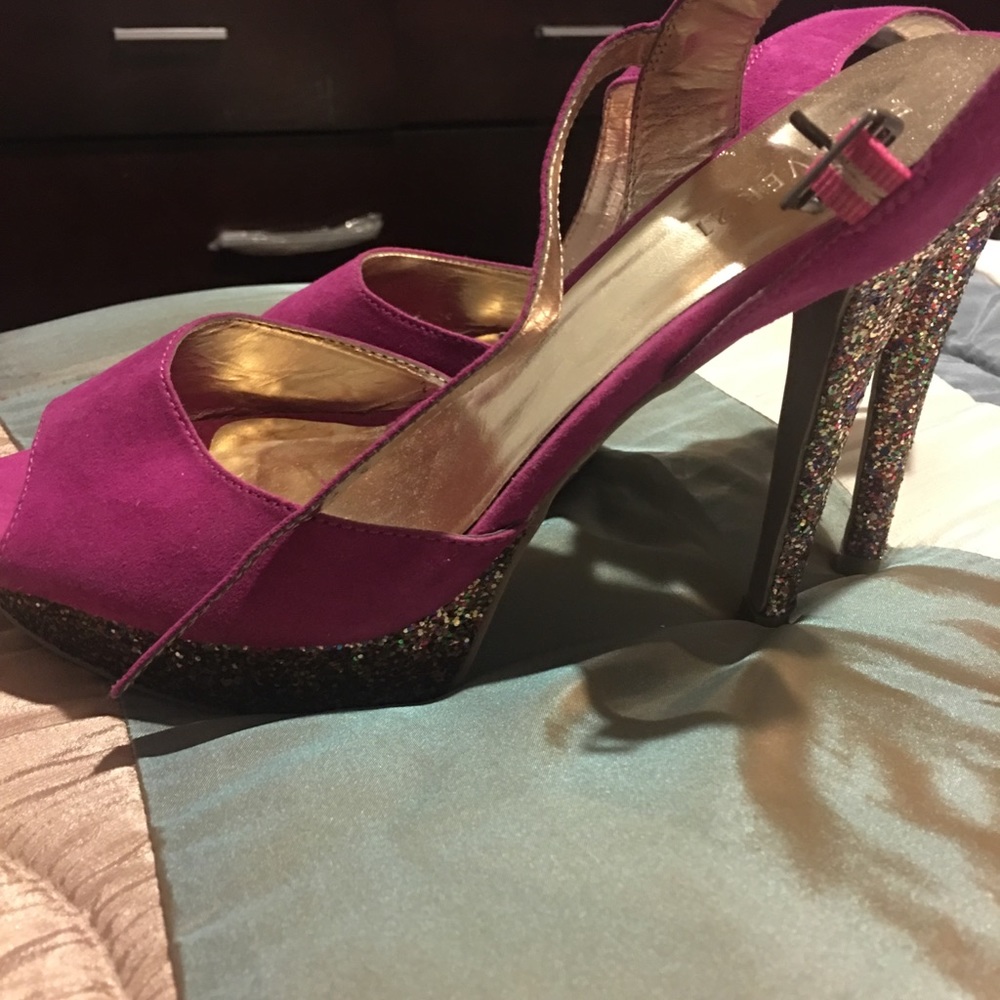Heels - Picture 7 of 7